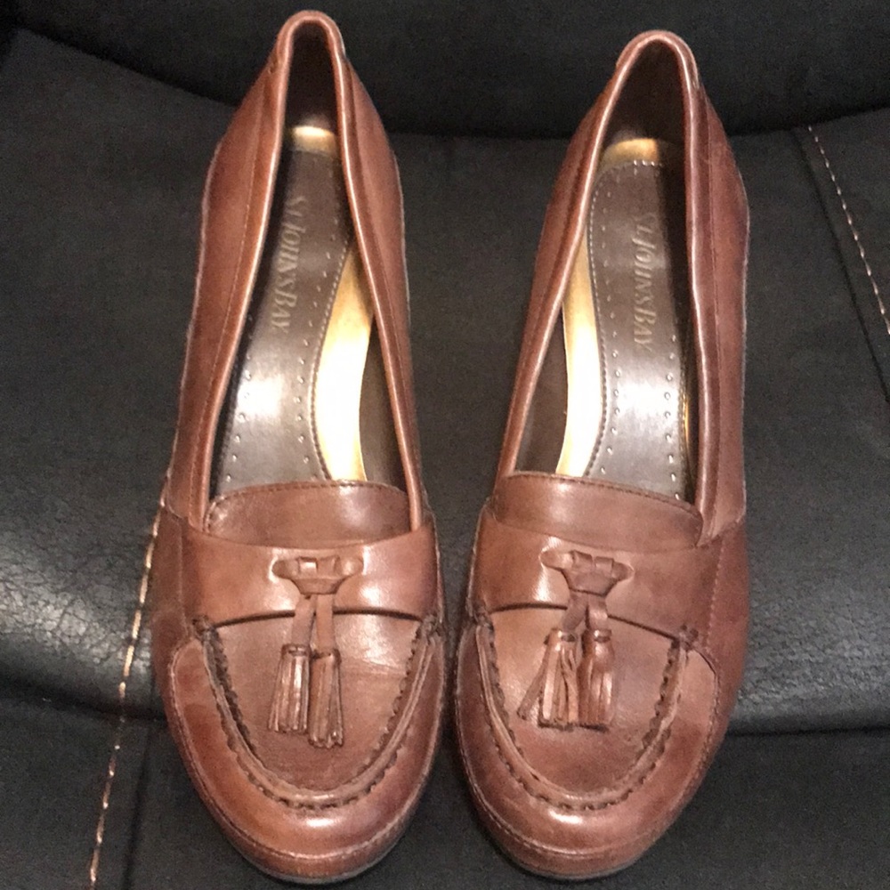 At John Bay Leather Brown Heels